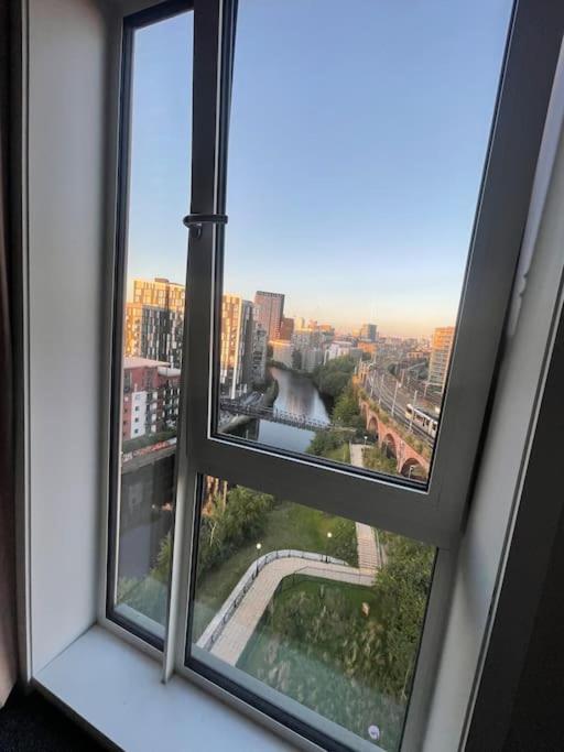 City Centre Penthouse Canal Views แมนเชสเตอร์ ภายนอก รูปภาพ